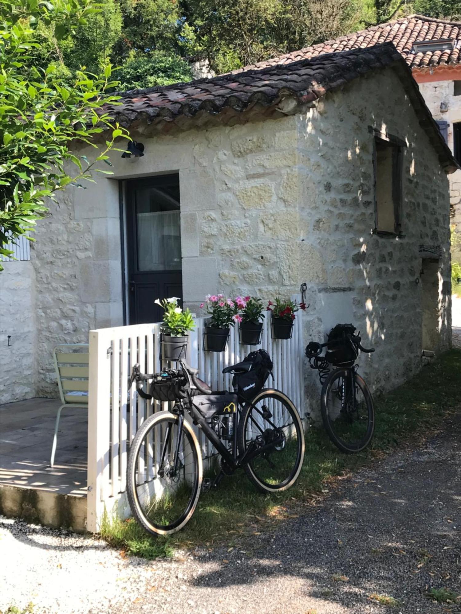 Le Val Du Pech Chantant Chambres D'Hotes Pern Extérieur photo
